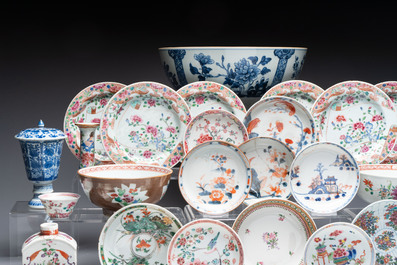 A collection of 37 Chinese blue, white, famille rose and verte wares, Kangxi/Qianlong