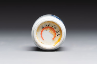 A Chinese blue and white 'Water Margin' snuff bottle, 19th C.
