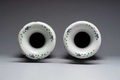 A pair of Chinese famille rose 'rooster' vases, 19/20th C.
