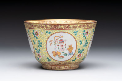A Chinese famille rose 'antiquities' bowl, Tongzhi mark, 20th C.
