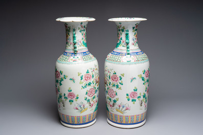 A pair of Chinese famille rose 'rooster' vases, 19/20th C.