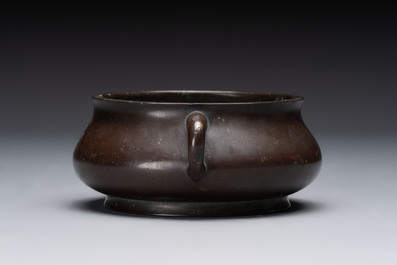 A fine Chinese bronze censer, Yu Tang Jing Wan 玉堂精玩 mark, 17/18th C.