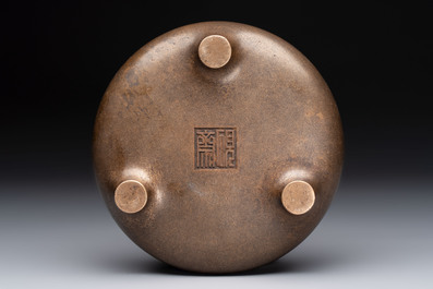 A Chinese bronze tripod censer, Yan Zhai 砚斋 mark, 18/19th C.