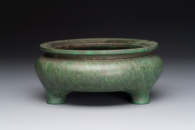 A Chinese bronze tripod censer, Nei Tan Jiao She 内坛郊社 and Qing Qian Gong 清乾宫 mark, 18/19th C.