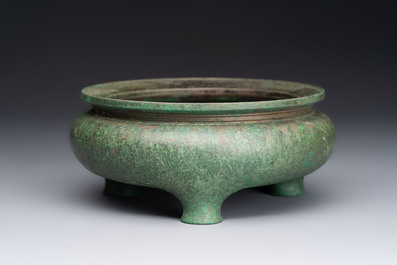 A Chinese bronze tripod censer, Nei Tan Jiao She 内坛郊社 and Qing Qian Gong 清乾宫 mark, 18/19th C.