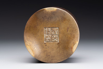 A Chinese bronze cylindric tripod censer, Guiyou 癸酉 mark, 17/18th C.