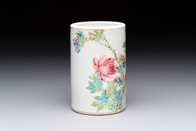 A Chinese qianjiang cai 'rooster' brush pot, signed Hengxing 恆興, Tongzhi mark, 19/20th C.