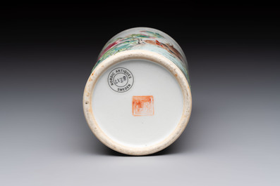 A Chinese qianjiang cai 'rooster' brush pot, signed Hengxing 恆興, Tongzhi mark, 19/20th C.