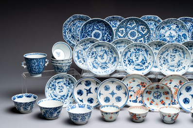 26 Chinese blue, white and Imari-style cups and 28 saucers, Kangxi and later