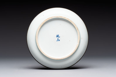 A Chinese blue and white 'Bleu de Hue' plate for the Vietnamese market, chơi ngọc 玩玉 mark, 19th C.