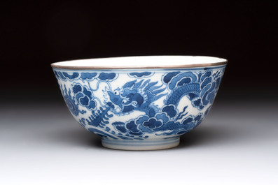 A Chinese blue and white 'Bleu de Hue' bowl for the Vietnamese market, Minh Mạng ni&ecirc;n chế 明命年製 mark, ca. 1820-41