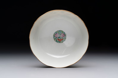 A Chinese gilt and iron-red-decorated 'dragon' covered ink paste box and a famille rose bowl, 19/20th C.