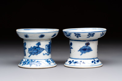 A pair of rare Chinese blue and white sanders with antiquities and floral design, Kangxi