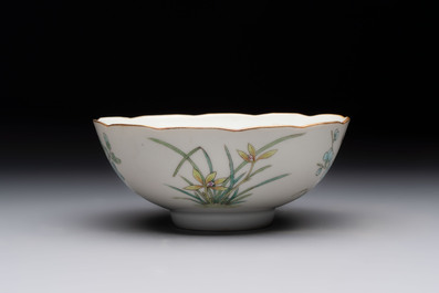A Chinese gilt and iron-red-decorated 'dragon' covered ink paste box and a famille rose bowl, 19/20th C.