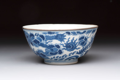 A Chinese blue and white 'Bleu de Hue' bowl for the Vietnamese market, Minh Mạng ni&ecirc;n chế 明命年製 mark, ca. 1820-41