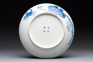 A Chinese 'Bleu de Hue' plate for the Vietnamese market, nội phủ thị nam 內府侍南 mark, 19th C.