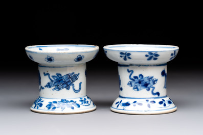 A pair of rare Chinese blue and white sanders with antiquities and floral design, Kangxi