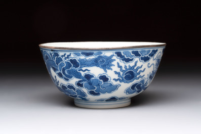A Chinese blue and white 'Bleu de Hue' bowl for the Vietnamese market, Minh Mạng ni&ecirc;n chế 明命年製 mark, ca. 1820-41