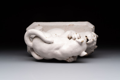 A rare white-glazed Delftware group of two fighting felines, early 18th C.