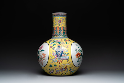 A large Chinese famille rose yellow-ground 'tianqiu ping' vase with flowers and antiquities, 19th C.