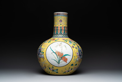 A large Chinese famille rose yellow-ground 'tianqiu ping' vase with flowers and antiquities, 19th C.