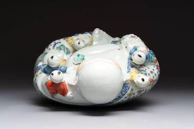 A Chinese famille rose Milefo Buddha, a famille verte jar, and a conical bowl, Zhu Mao Ji 朱茂記造 mark, 19/20th C.