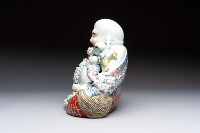 A Chinese famille rose Milefo Buddha, Mao Ji Sheng Zao 茂記生造 mark, 20th C.