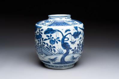 A fine Chinese blue and white jar with two cranes in a garden, Wanli