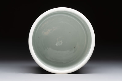 A Chinese famille verte 'Xi Xiang Ji' brush pot, Xue Gu Zhai 學古齋 mark, 19th C.