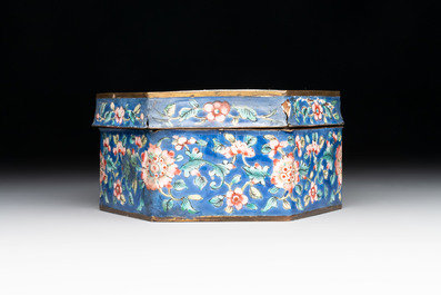 A Chinese Canton enamel 'Eight Immortals' star-shaped plate and a covered box, Qing
