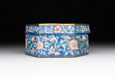 A Chinese Canton enamel 'Eight Immortals' star-shaped plate and a covered box, Qing