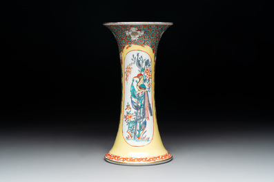 Three porcelain Kakiemon-style vases and a sculpture of a crane, France, Chantilly, 18/19th C.