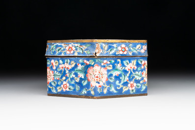 A Chinese Canton enamel 'Eight Immortals' star-shaped plate and a covered box, Qing