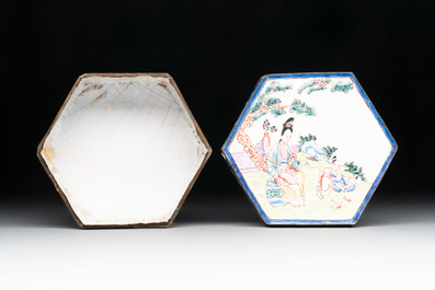 A Chinese Canton enamel 'Eight Immortals' star-shaped plate and a covered box, Qing
