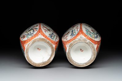 Three porcelain Kakiemon-style vases and a sculpture of a crane, France, Chantilly, 18/19th C.