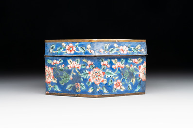 A Chinese Canton enamel 'Eight Immortals' star-shaped plate and a covered box, Qing