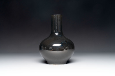 A Chinese black-glazed bottle vase, a blue-glazed jar and a powder-blue 'gu' vase on a wooden stand, Qianlong mark, 19/20th C.