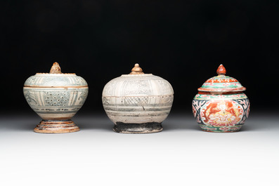 Six Chinese Thai market Bencharong-style wares and two Thai Sawankhalok wares, 15/19th C.