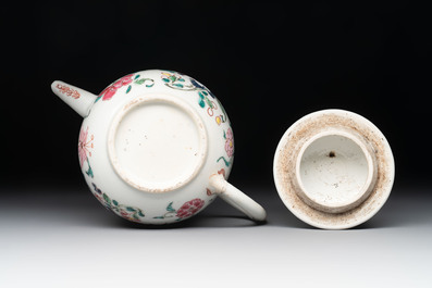 A Chinese famille rose covered vase, teapot and a seated figure, and a famille noire pattipan or teapot stand, 18/19th C.