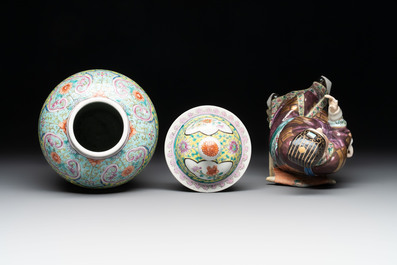 A Chinese famille rose covered vase, teapot and a seated figure, and a famille noire pattipan or teapot stand, 18/19th C.