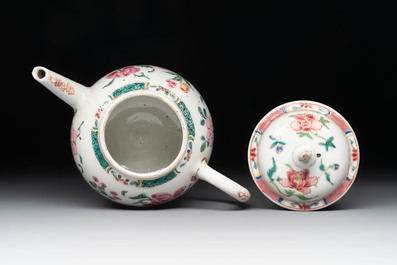 A Chinese famille rose covered vase, teapot and a seated figure, and a famille noire pattipan or teapot stand, 18/19th C.