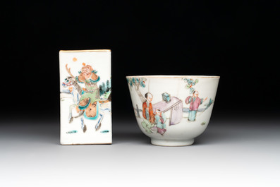 A varied collection of six Chinese famille rose wares, signed Hong Yishun 洪義順 and Luo Yongda 羅永發, Guangxu mark, 19/20th C.