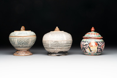 Six Chinese Thai market Bencharong-style wares and two Thai Sawankhalok wares, 15/19th C.