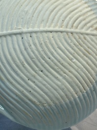 Three Chinese famille verte and Imari-style shell-form dishes, Kangxi
