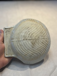 Three Chinese famille verte and Imari-style shell-form dishes, Kangxi