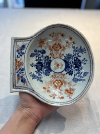 Three Chinese famille verte and Imari-style shell-form dishes, Kangxi