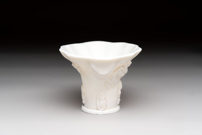 A Chinese Dehua blanc de Chine libation cup, a famille rose cup and two figures, 19th C.
