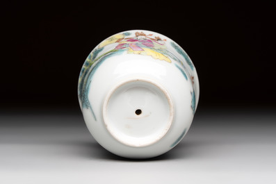 A Chinese Dehua blanc de Chine libation cup, a famille rose cup and two figures, 19th C.