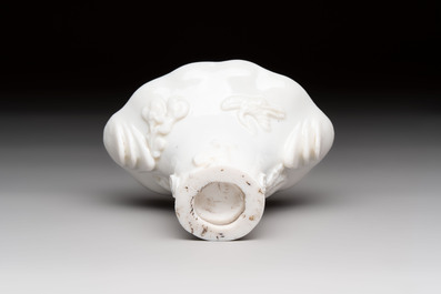 A Chinese Dehua blanc de Chine libation cup, a famille rose cup and two figures, 19th C.