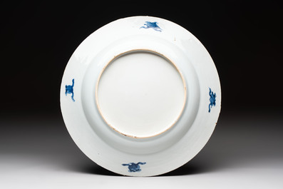 A Chinese blue and white 'peacock border' dish, Kangxi